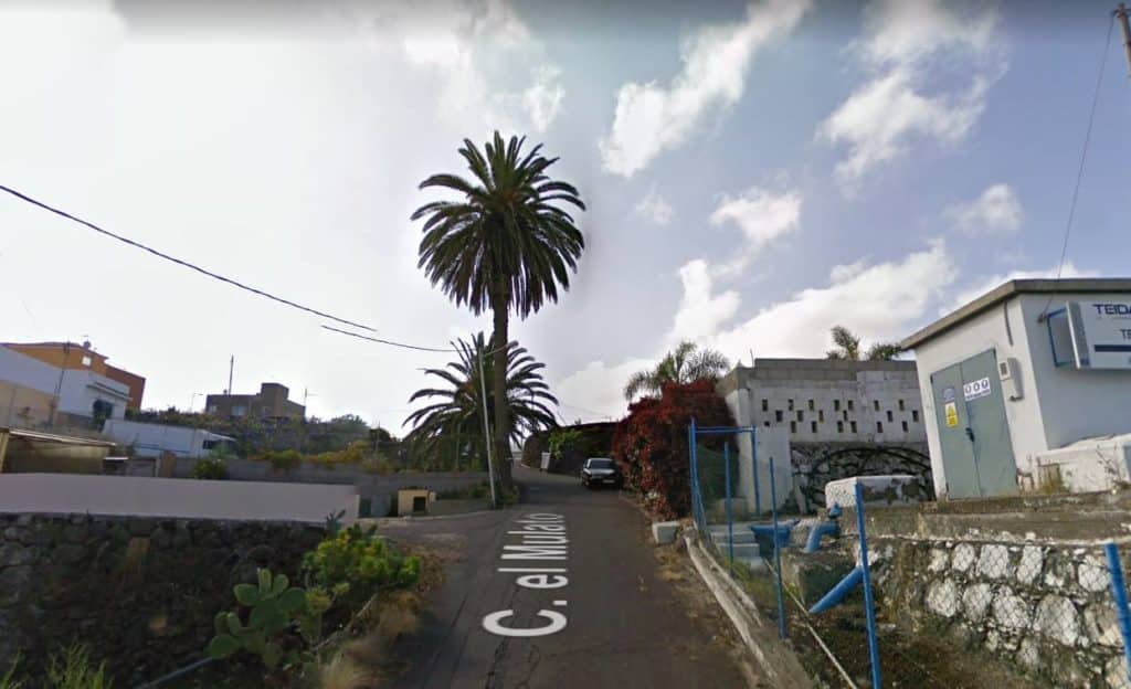Dos heridos, uno grave, al intentar frenar un vehículo sin conductor en Tenerife
