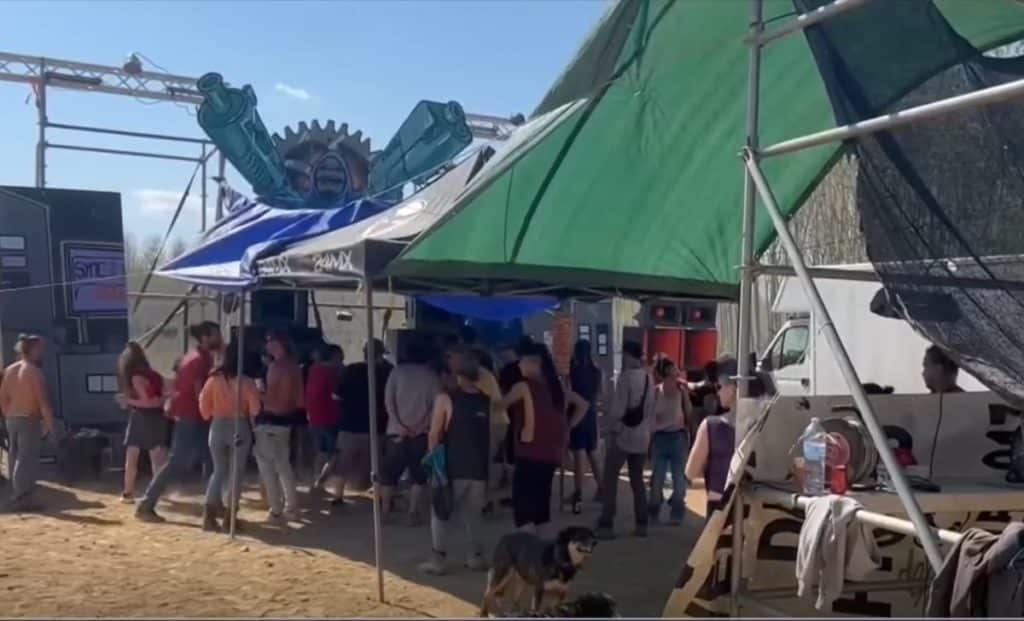 300 personas siguen de fiesta ilegal desde el Jueves Santo en Girona: "Estamos indefensos"