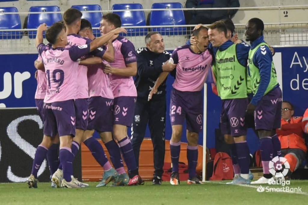 Un buen CD Tenerife merece un premio mayor que el empate en Huesca (1-1)