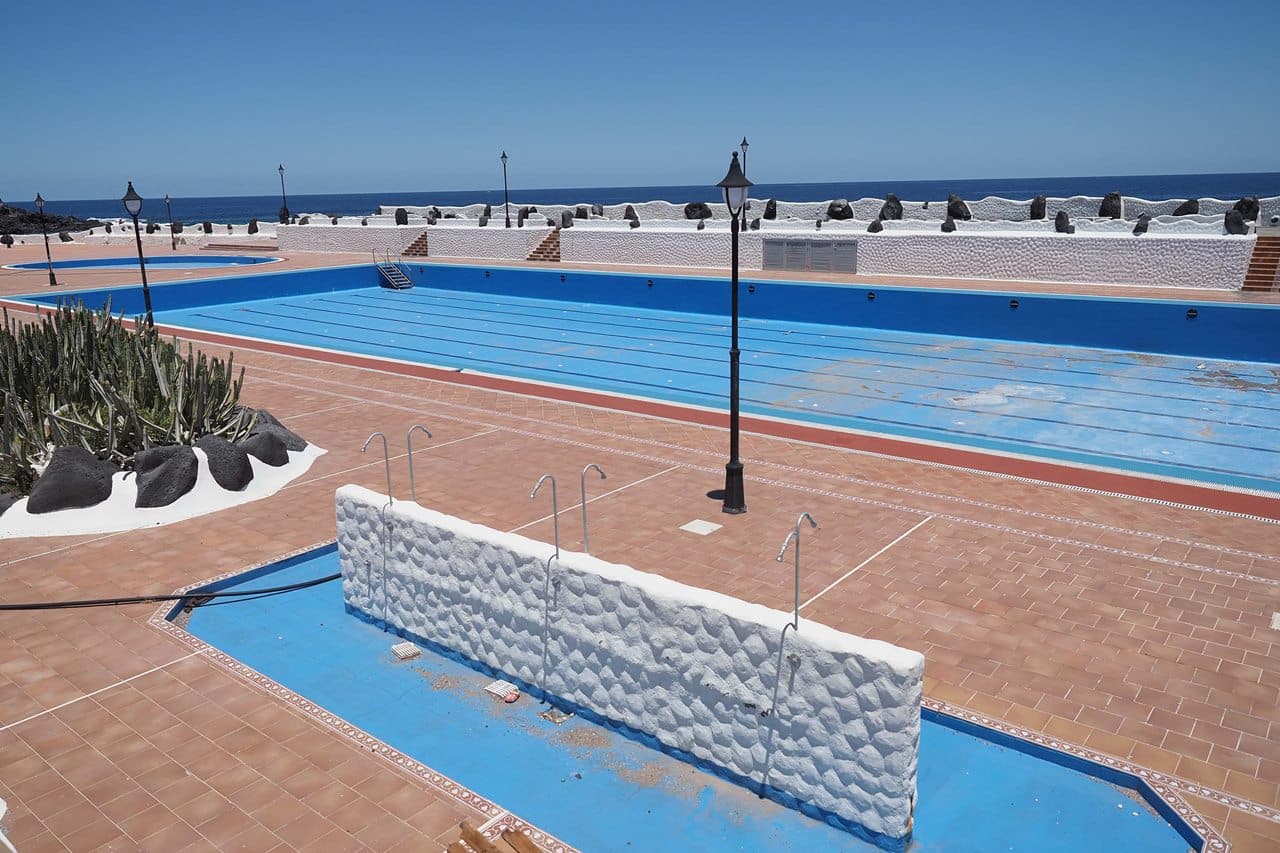 Las instalaciones de la piscina municipal de Los Silos llevan cuatro años cerradas al público por no haber solicitado la concesión a tiempo.