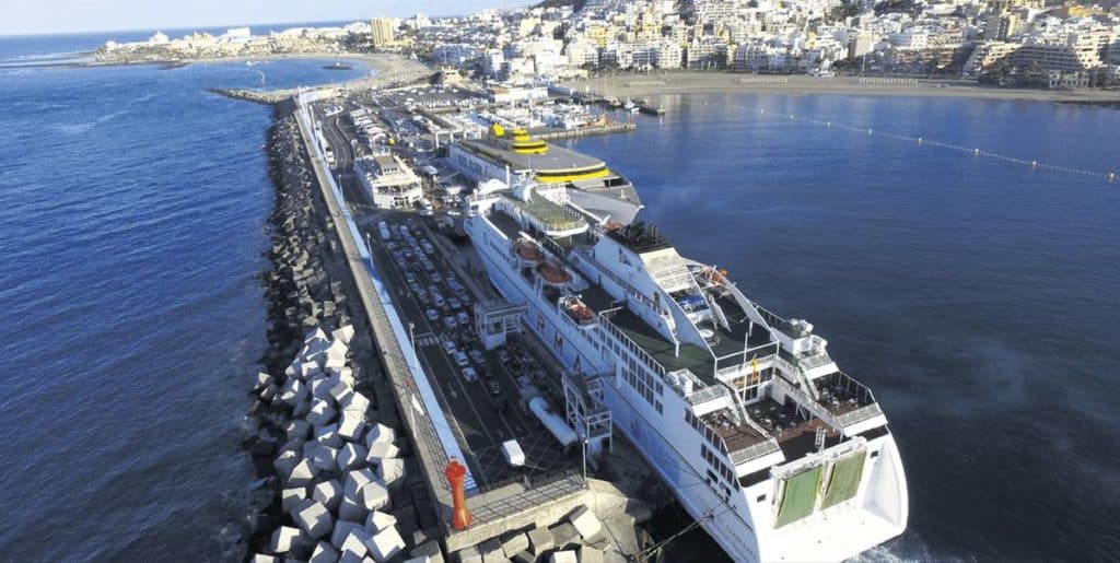 Más de 22.000 viajeros pasarán hoy y mañana por el puerto de Los Cristianos
