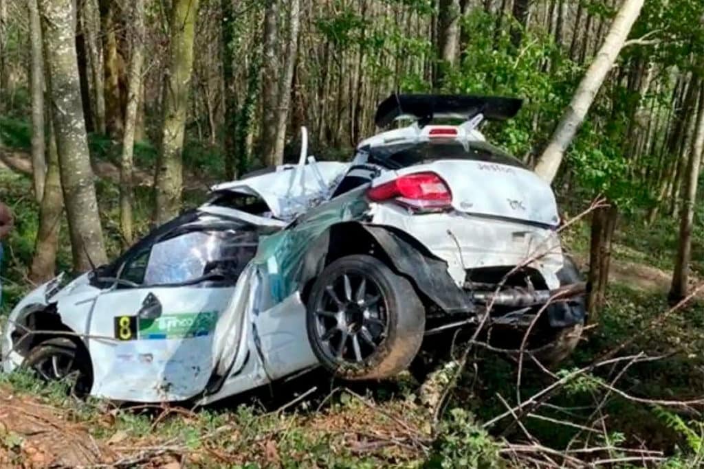 Fallecen dos participantes del Rally Villa de Tineo en un accidente