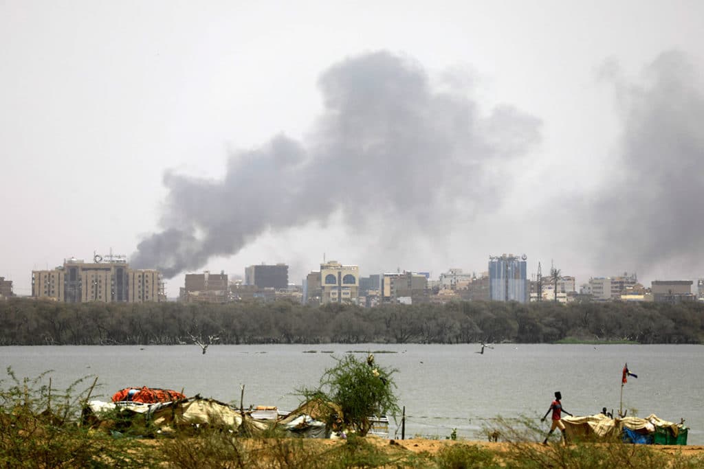 Decenas de muertos por los combates en Sudán entre el ejército y los paramilitares