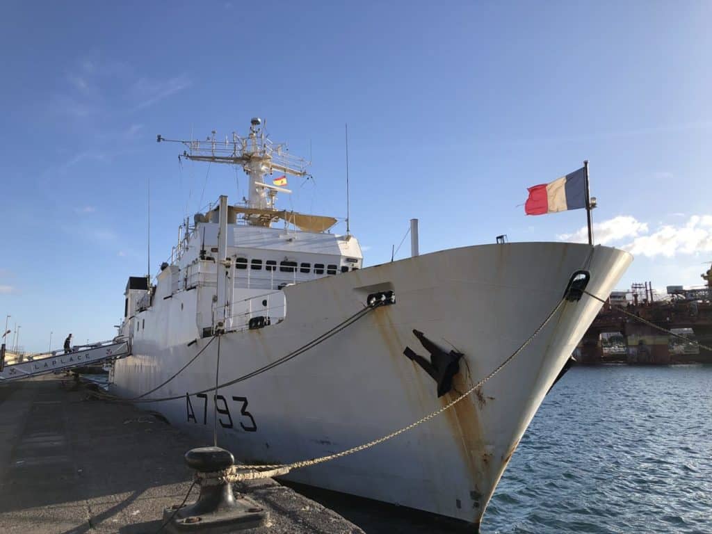 'La Place', el impotente buque de guerra que se encuentra atracado en el Puerto de Santa Cruz