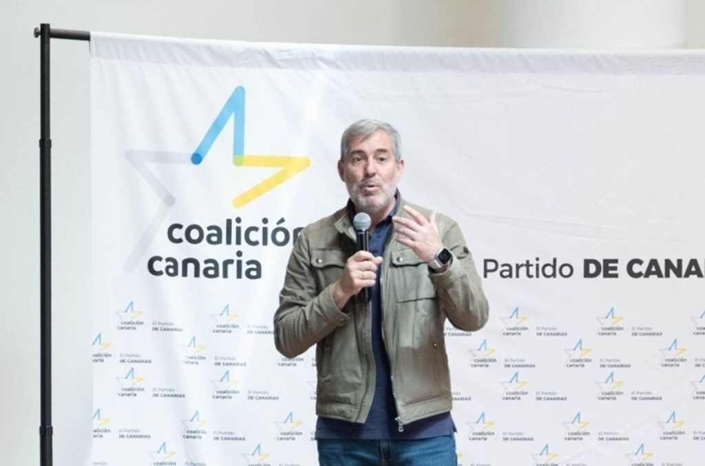 Fernando Clavijo, abandonado por los suyos en un acto electoral