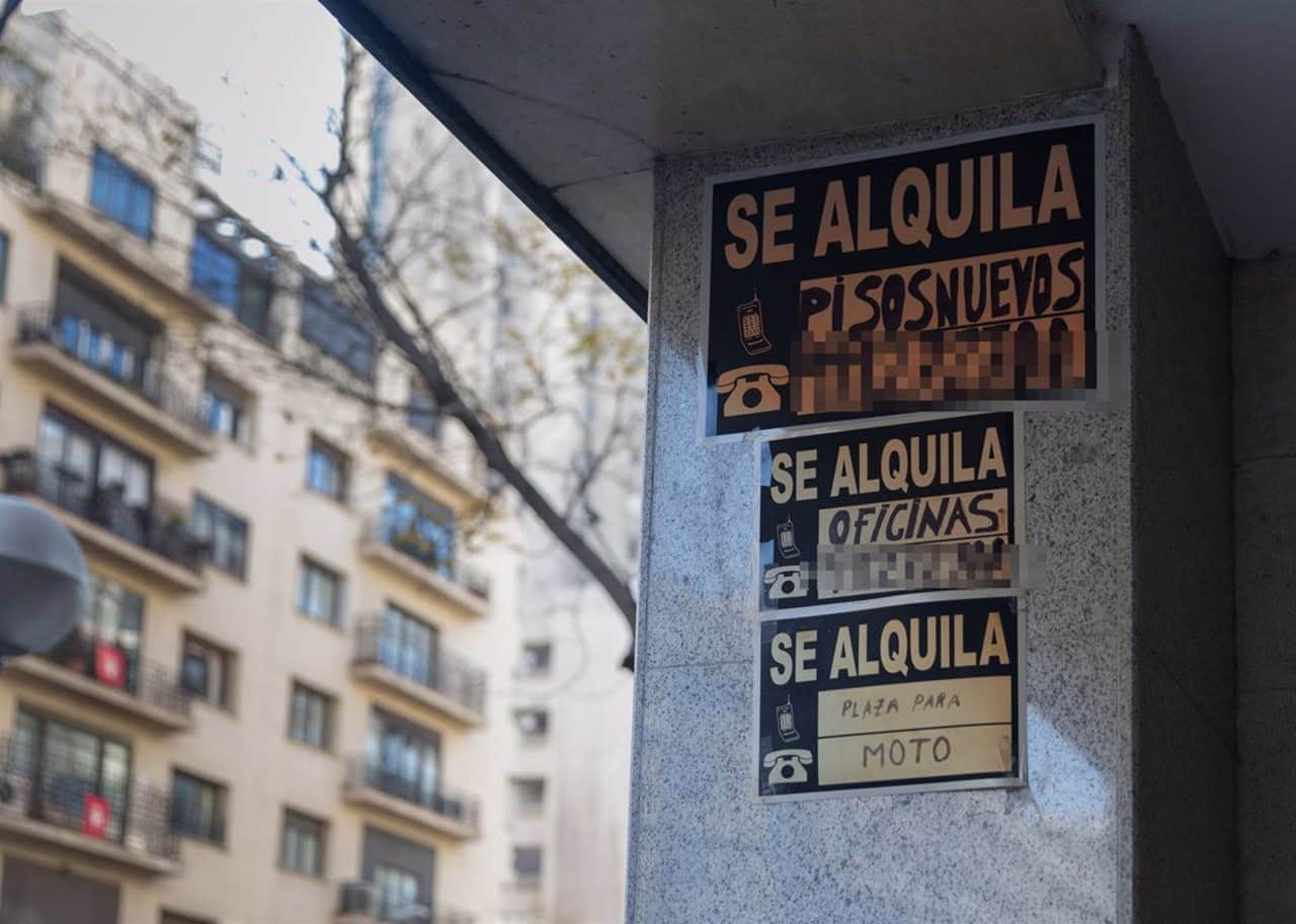 Carteles de viviendas en alquiler. EP