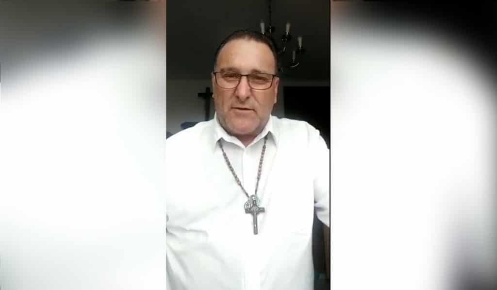 Los lamentables insultos del sacristán de Valle de Guerra a Abubukaka por hacer humor
