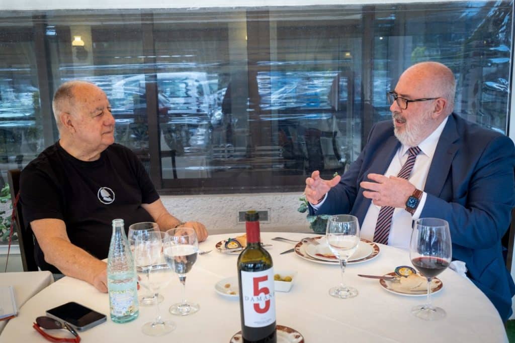 El periodista Andrés Chaves y el presidente de la CEOE Tenerife, Pedro Alfonso
