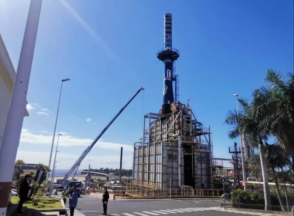 Adiós a uno de los símbolos de la Refinería de Santa Cruz de Tenerife