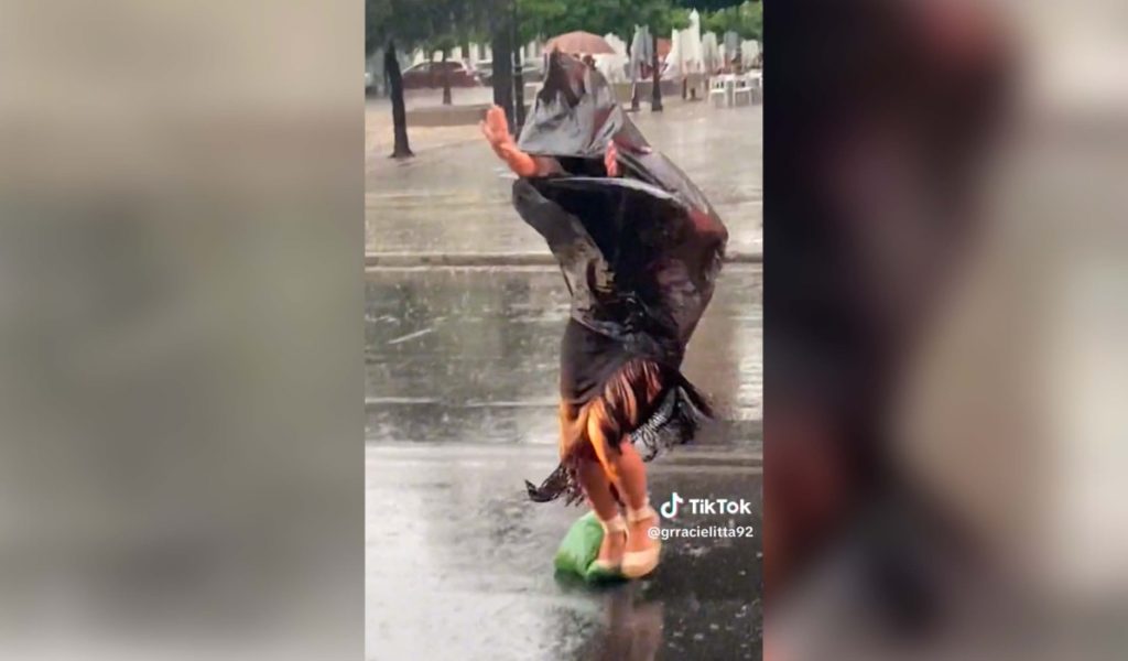 Se hace viral en TikTok por su 'particular' vestido para la Feria de Córdoba