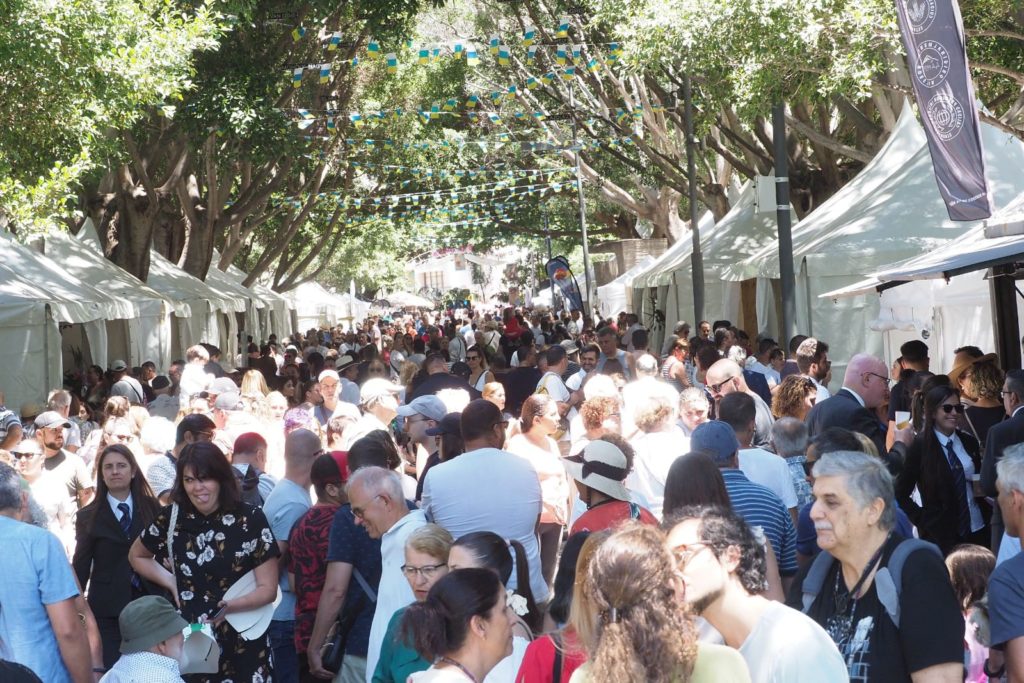 Éxito de público en la apertura de la Exposición de Flores y Plantas del García Sanabria. Sergio Méndez