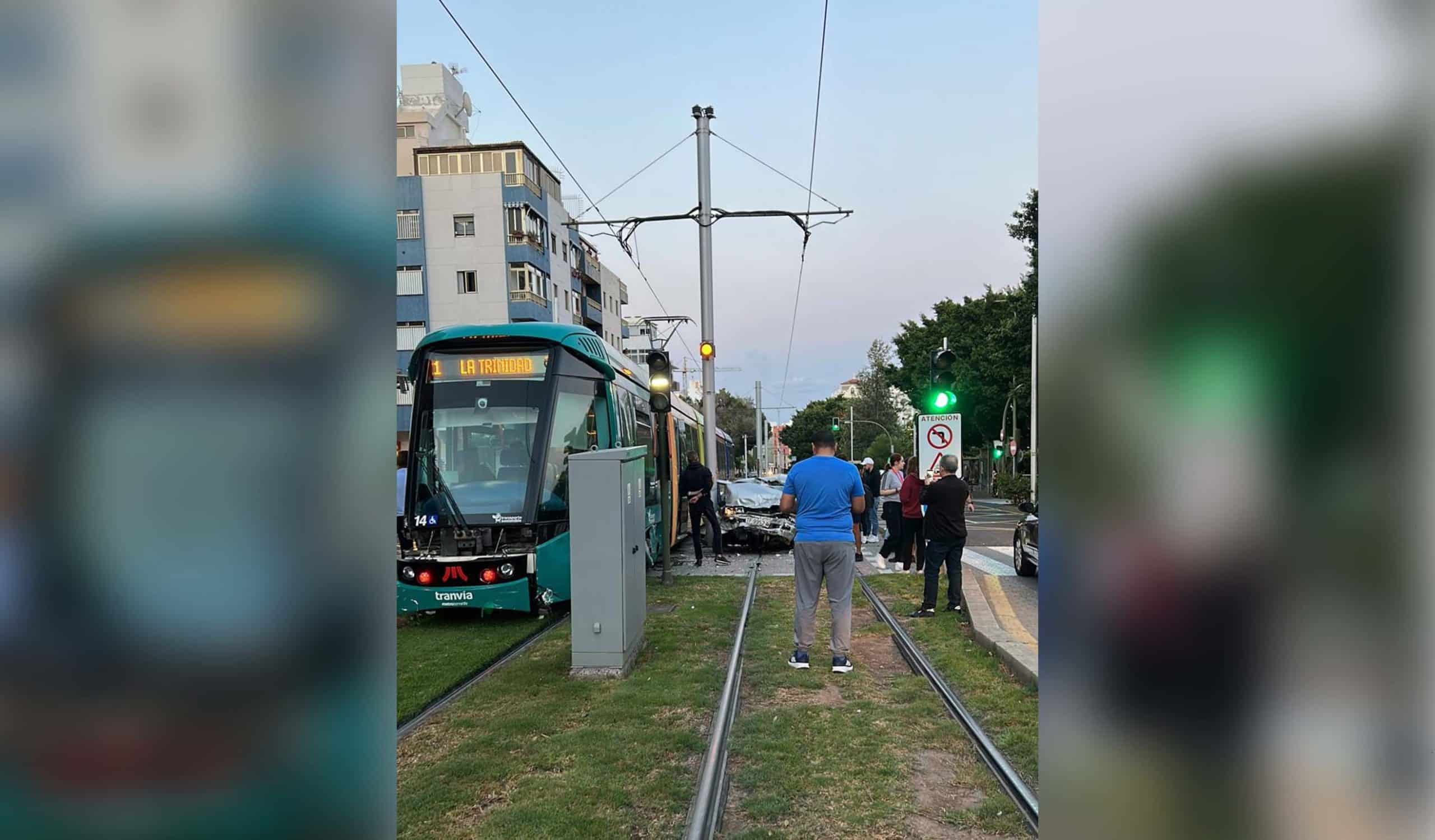 Aparatoso accidente del tranvía de Tenerife