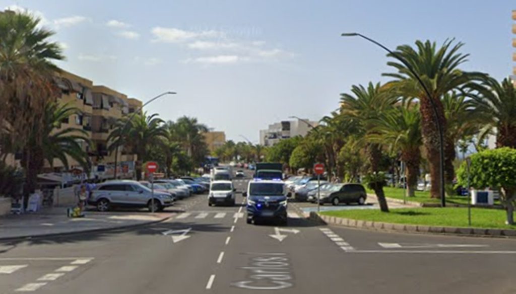 Avenida Juan Carlos I, en Arona, donde tuvo lugar el accidente de tráfico. Google Maps