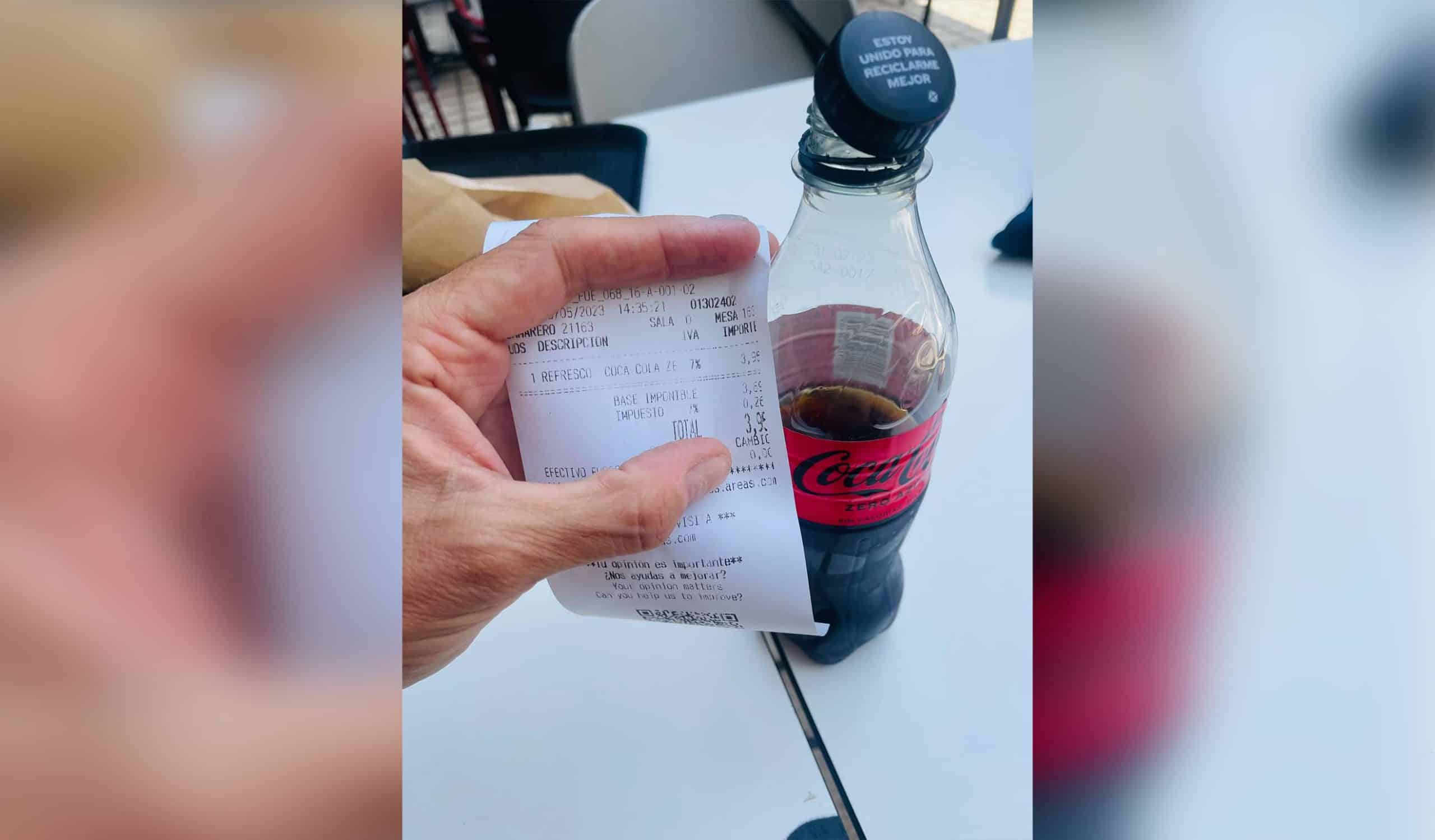 Las 'clavadas' de los aeropuertos canarios: cuatro euros por un refresco
