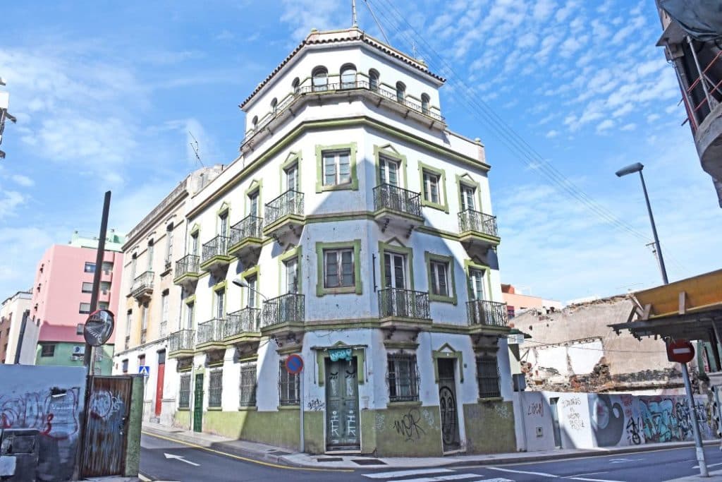 Santa Cruz levanta la protección cautelar a “cientos” de edificios catalogables