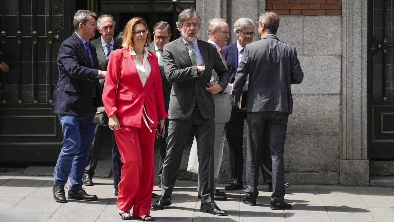 Los negociadores, a la salida del Ministerio de Justicia.