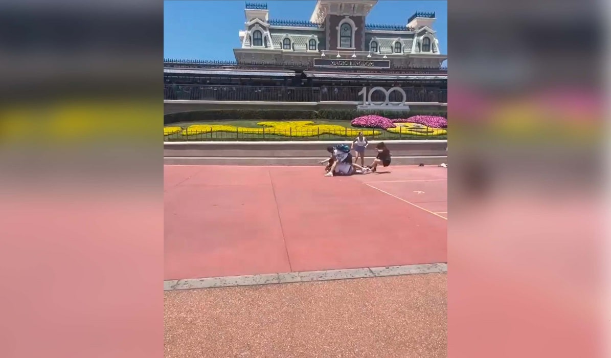 Puñetazos en el parque temático más famoso del mundo por tener la mejor foto