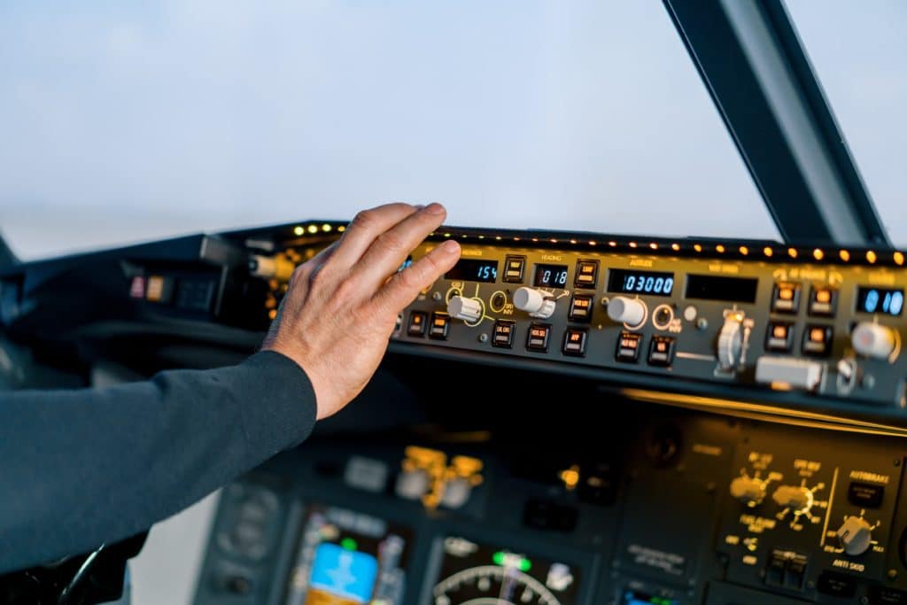 Apuntan con láser a la cabina de un avión con destino Lanzarote