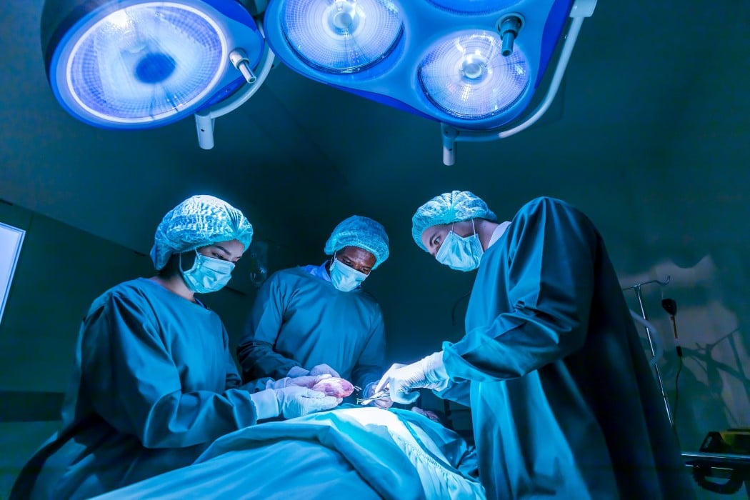 realizan el primer trasplante de un corazón que llevaba 20 minutos sin latir