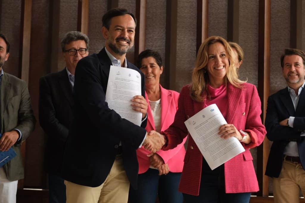 Rosa Dávila se convertirá en la primera mujer en presidir el Cabildo tras alcanzar un acuerdo con el PP