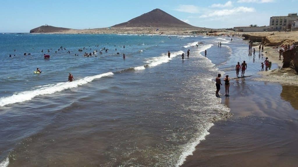 La playa del Médano es uno de los arenales incluidos en el informe de Ecologistas en Acción. EP (archivo)