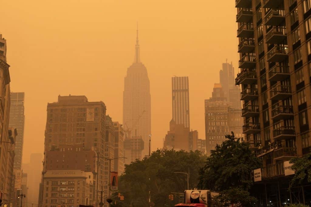 "Apocalipsis" en Nueva York: el humo se apodera de la ciudad