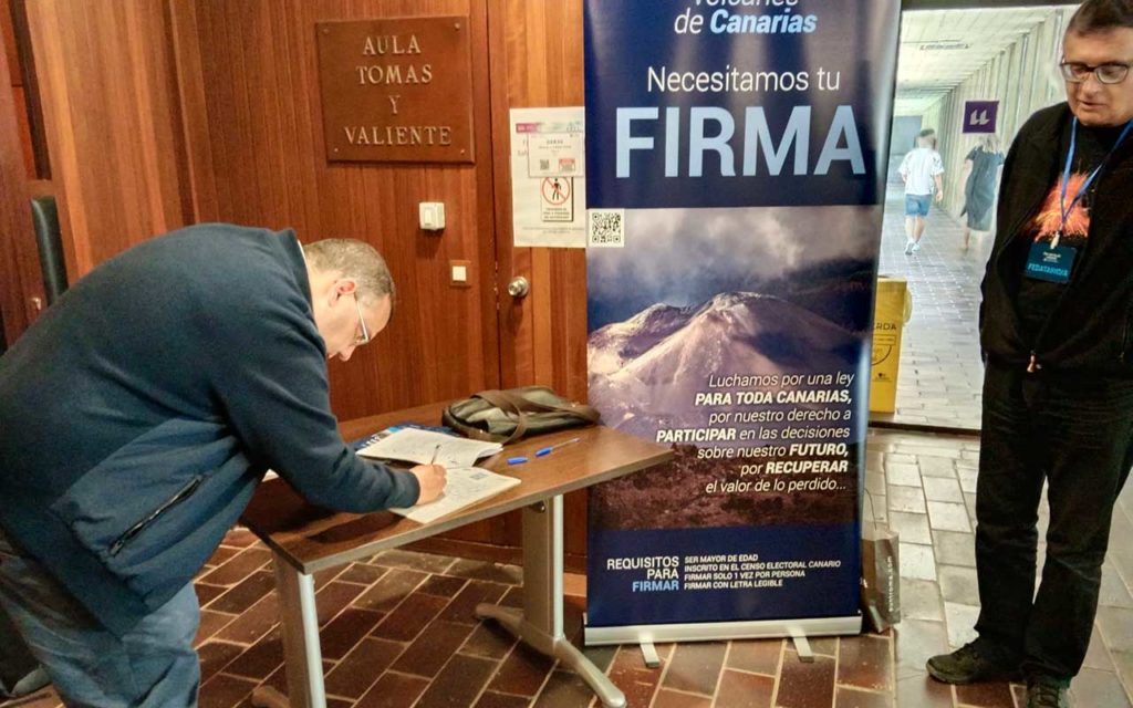 Recogida de firmas para la Ley de Volcanes de Canarias