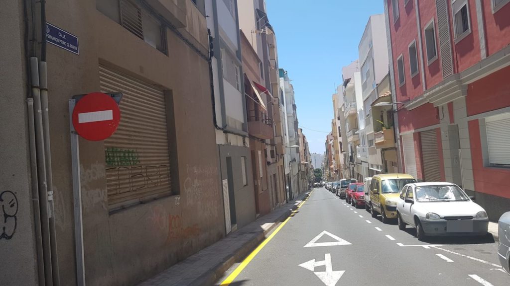 La calle Fernando Primo de Rivera, en el barrio Salamanca, ya ha sido señalizada para evitar aparcar.