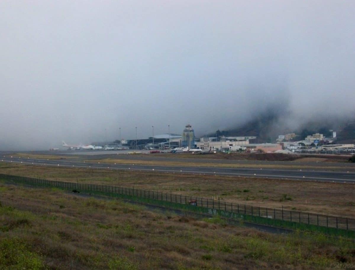 La borrasca Óscar se deja notar en los aeropuertos de Canarias: desvíos, retrasos...