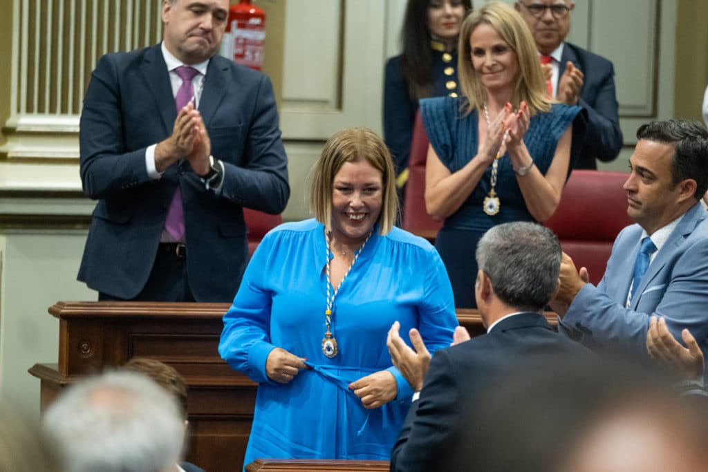 Astrid Pérez, al ser elegida presidenta del Parlamento de Canarias.