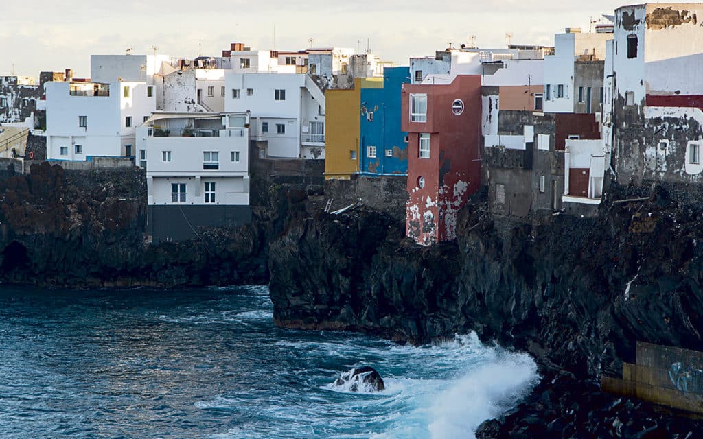 En Canarias, alrededor de 442.000 personas residen a menos de 500 metros de la costa, según la Estrategia Canaria de Acción Climática (ECAC). Sergio Méndez