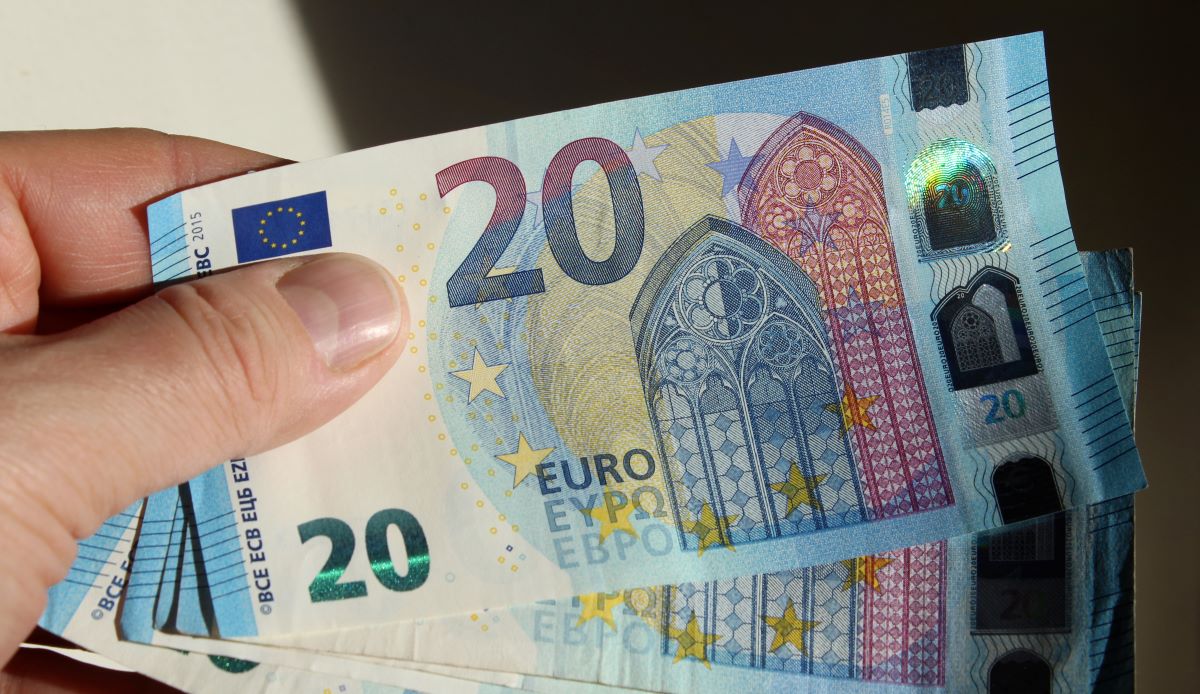 Cuidado con el timo de los billetes tintados: la Guardia Civil alerta de una nueva estafa
