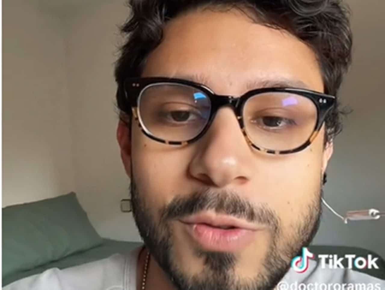 Un médico mexicano explica las diferencias en su día a día en un hospital español
