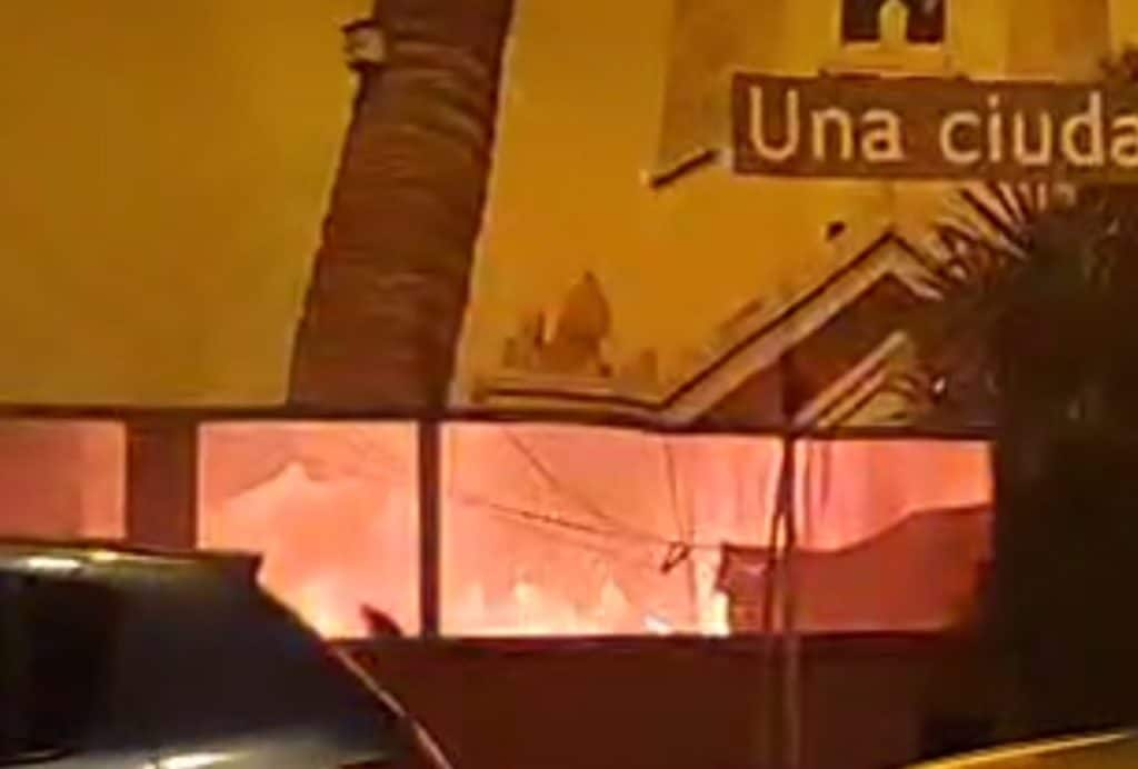 Incendio en la antigua estación de guaguas del Puerto de la Cruz