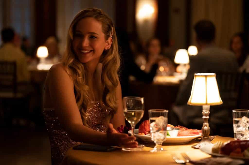 Jennifer Lawrence produce y protagoniza la desenfadada 'Sin malos rollos'.