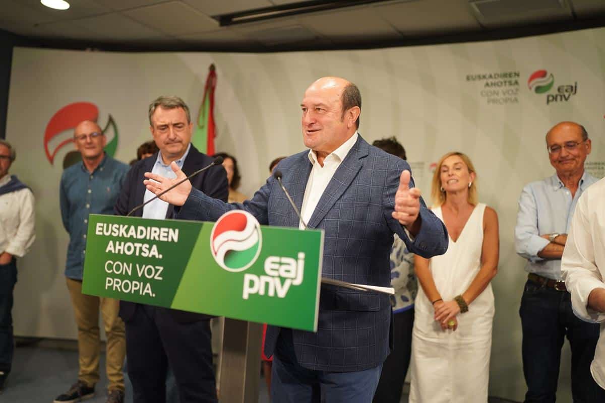 El no del PNV al PP y las exigencias de Junts ponen en un brete a las Islas