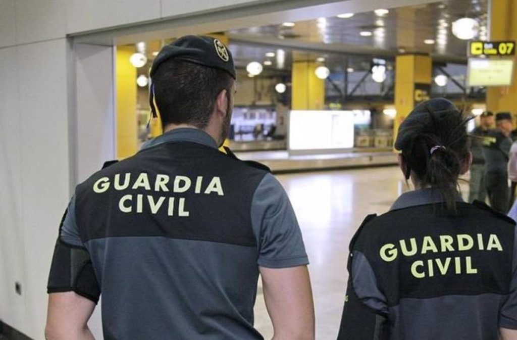 Cientos de guardias civiles, obligados desde hoy a dejar sus destinos en los puertos y aeropuertos canarios