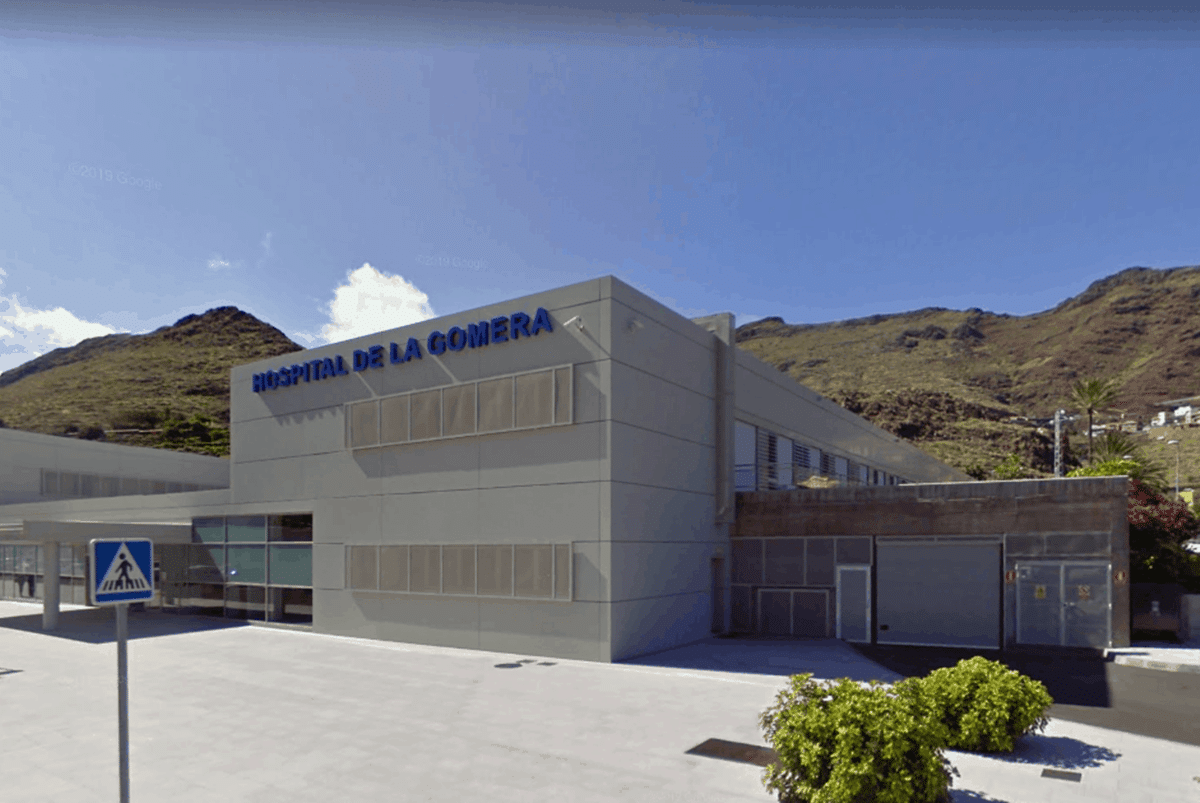 El hospital, el puerto y el aeropuerto de La Gomera funcionan con normalidad