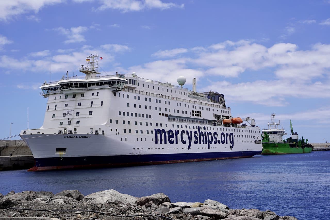 El Global Mercy realiza en Granadilla de Abona su mantenimiento tras efectuar 800 cirugías en Senegal y formar a 600 profesionales.