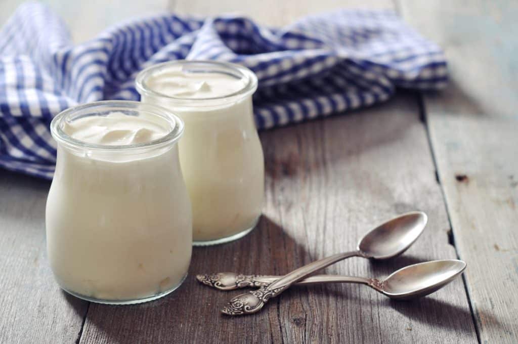El único yogur que recomiendan los especialistas para tu desayuno y por el que deberías eliminar los demás