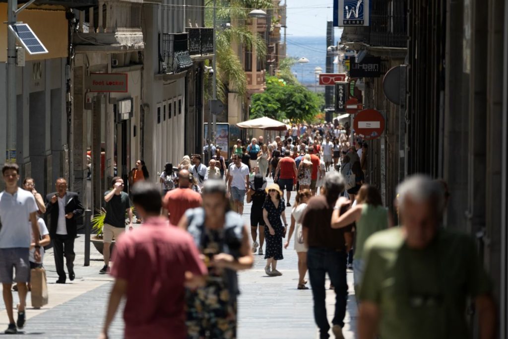 El salario medio en Canarias fue de 1.568€ en 2022, un 31,9 % menos que la media europea