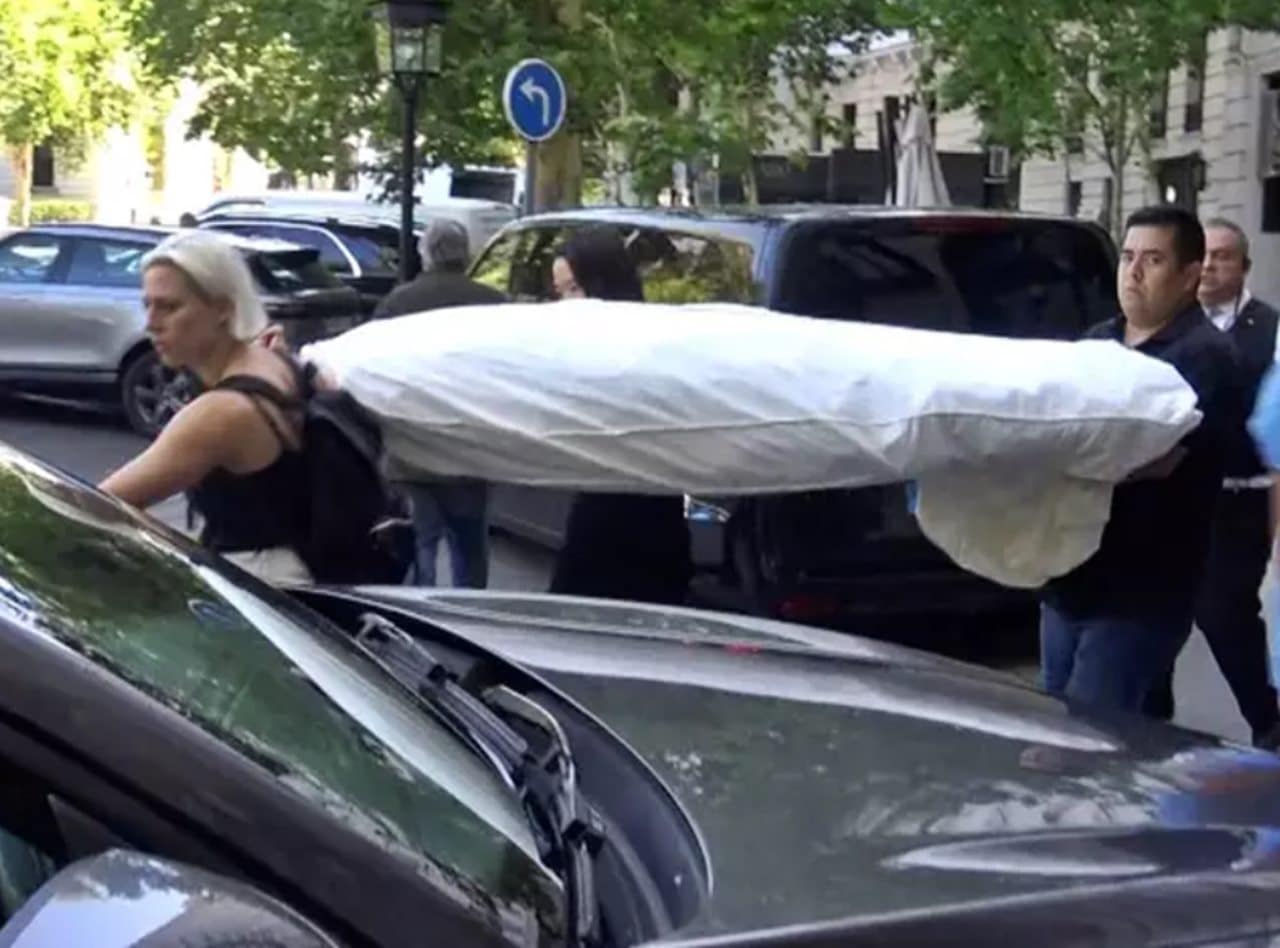 Así ha sido la surrealista manera en la que han sacado los vestidos de novia de Tamara Falcó