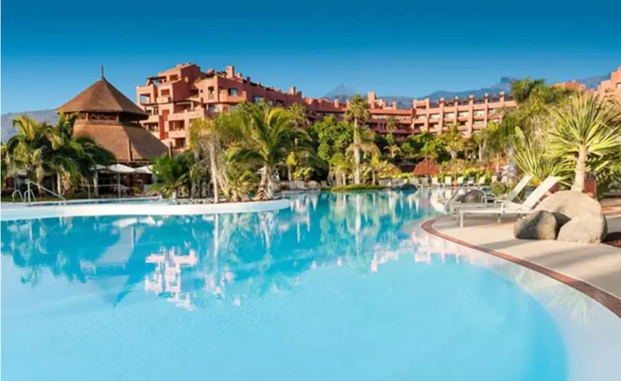 Un aviso de bomba "fake" obliga a parar la obra del hotel Tivoli La Caleta