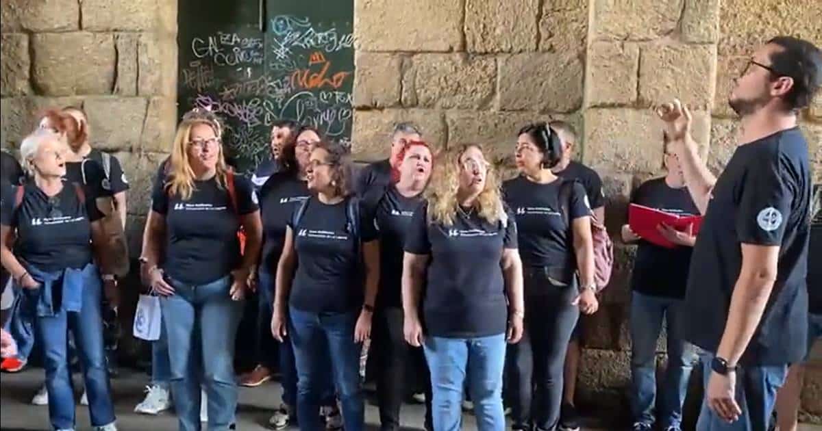 El Pasodoble Islas Canarias emociona en las calles de Santiago de Compostela