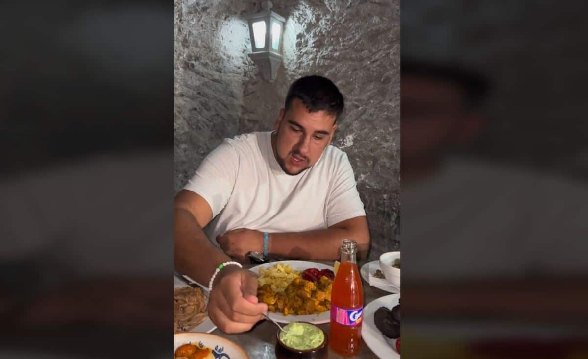 El conocido tiktoker 'El Patica' se da un festín de comida canaria