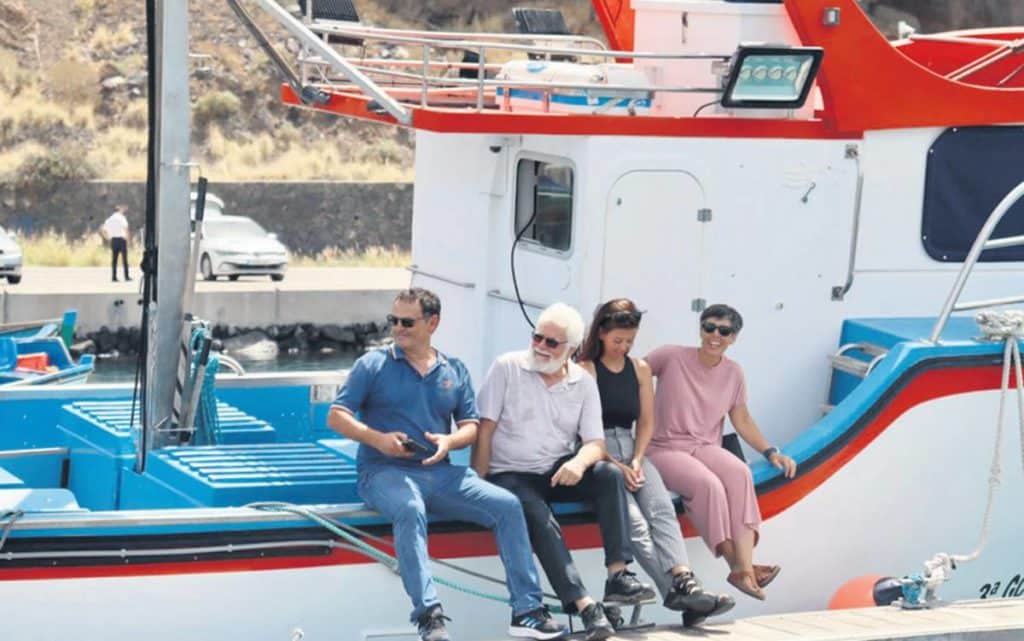 El primer barco turístico y pesquero se instala en La Palma