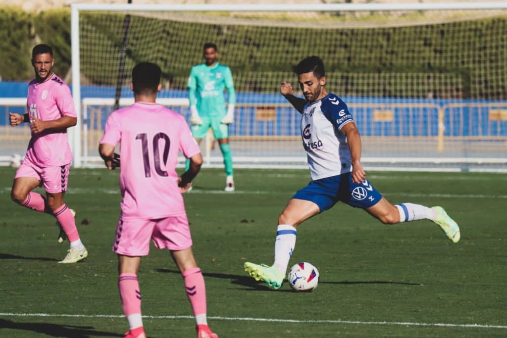 El CD Tenerife empata con el Eldense y prolonga su sequía goleadora (0-0)