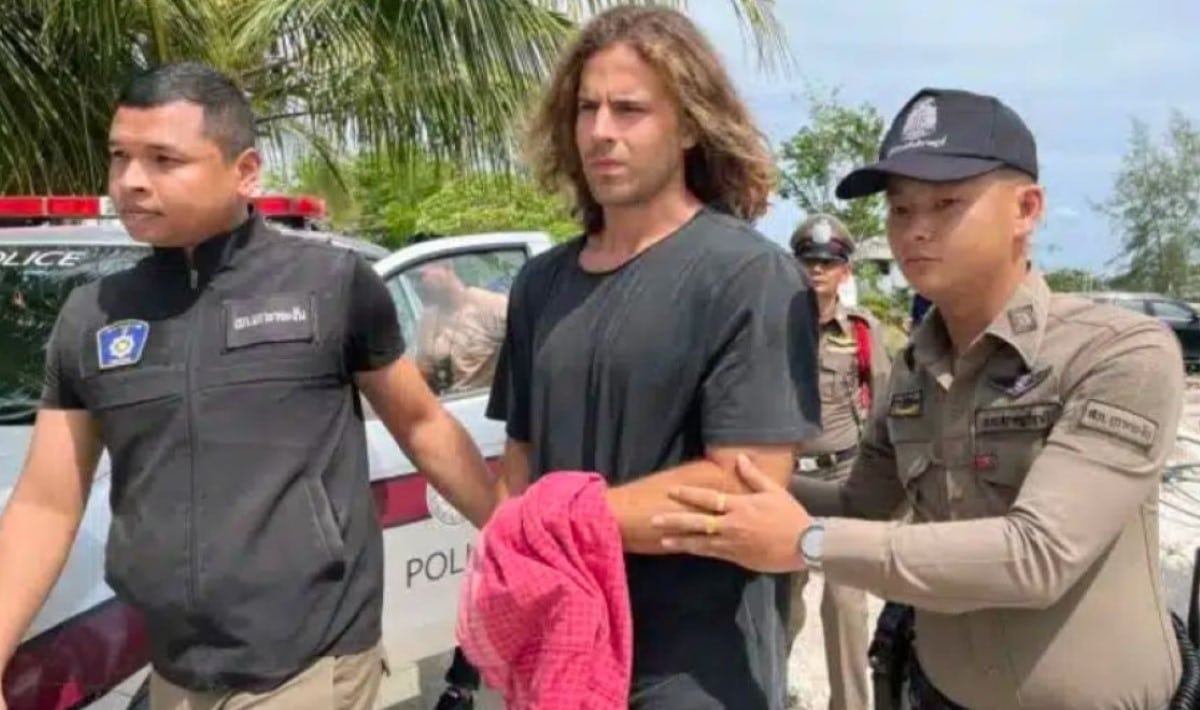 Daniel Sancho, este lunes, durante su traslado desde la comisaría de Koh Phangan al juzgado. EFE