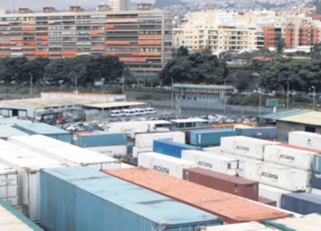 El Puerto de Santa Cruz de Tenerife pone remedio al ruido de los frigoríficos de la dársena de Anaga