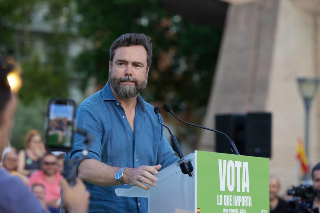 Espinosa de los Monteros deja la dirección de Vox y abre una crisis en el partido